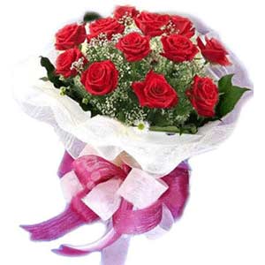  Aydın çiçek satışı  11 adet kırmızı güllerden buket modeli