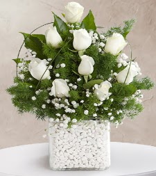 9 beyaz gül vazosu  Aydın çiçek satışı 