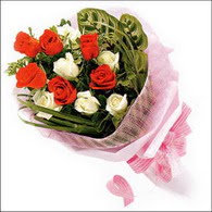 5 kirmizi 5 beyaz güllerden   Aydın online çiçek gönderme sipariş 