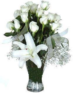 cam içerisinde 11 beyaz gül ve 1 kazablanka  Aydın çiçek siparişi sitesi 